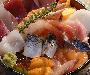 海鮮たっぷり贅沢丼